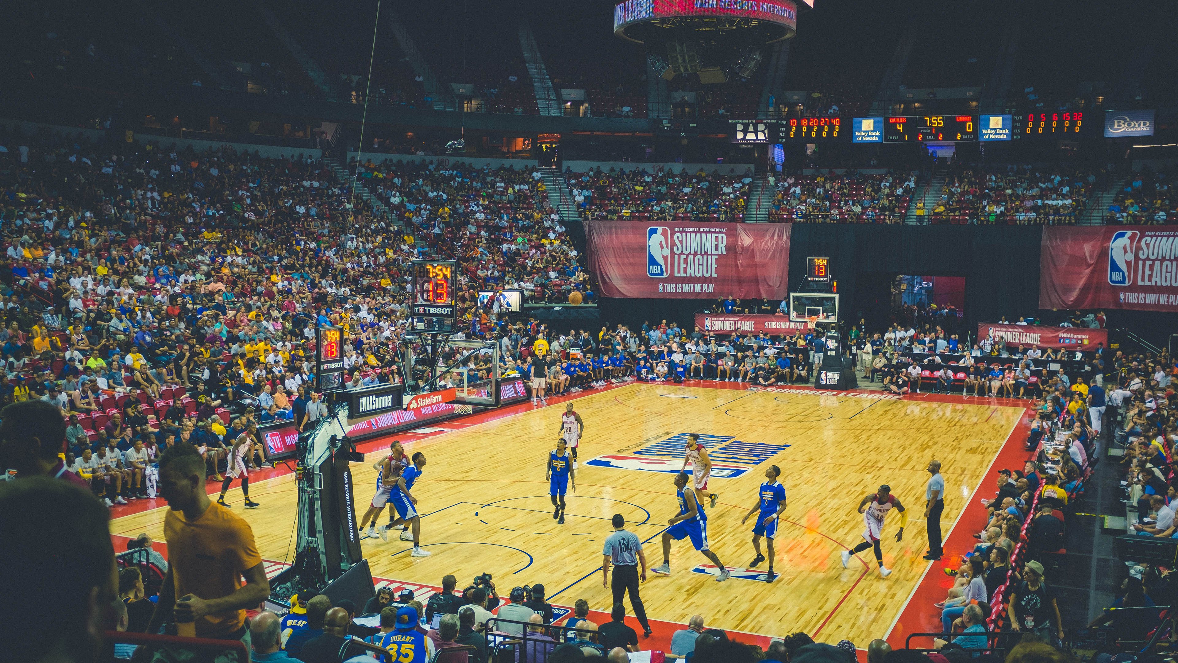 篮球助学项目落地贫困地区实现体育与教育同步发展，体育教育篮球专项